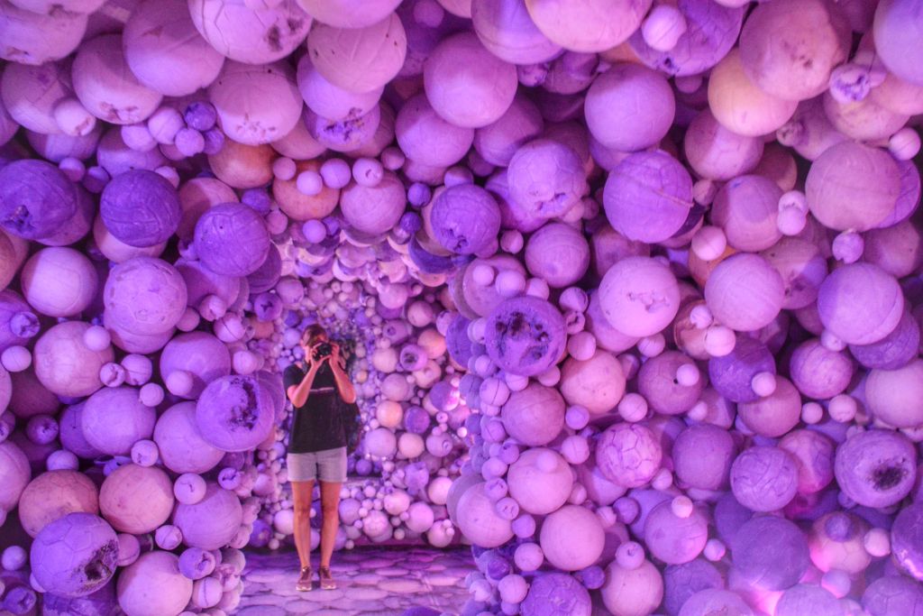 Paarse ballengrot - Daniel Arsham