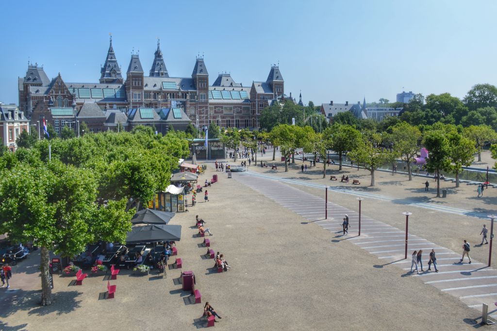 Uitzicht Rijksmuseum vanuit Moco Museum
