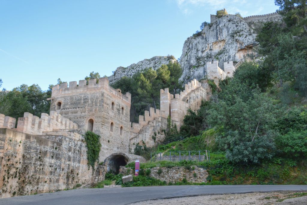 Kasteelmuur Xativa