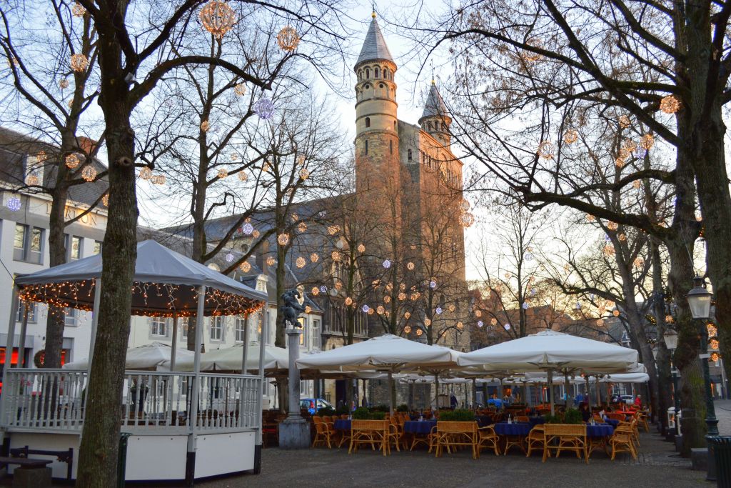 wat te doen maastricht - onze lieve vrouweplein